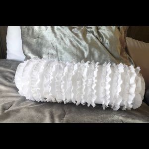 WHITE RUFFLE PILLOW (NEW)